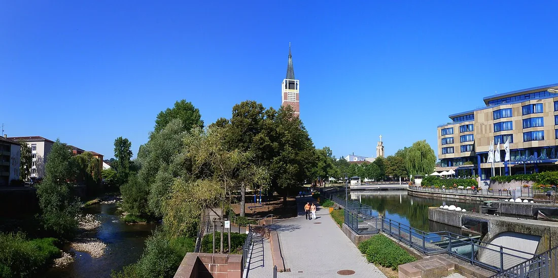 Panorama von Pforzheim mit Stadtkirche, Nagold und Enz.