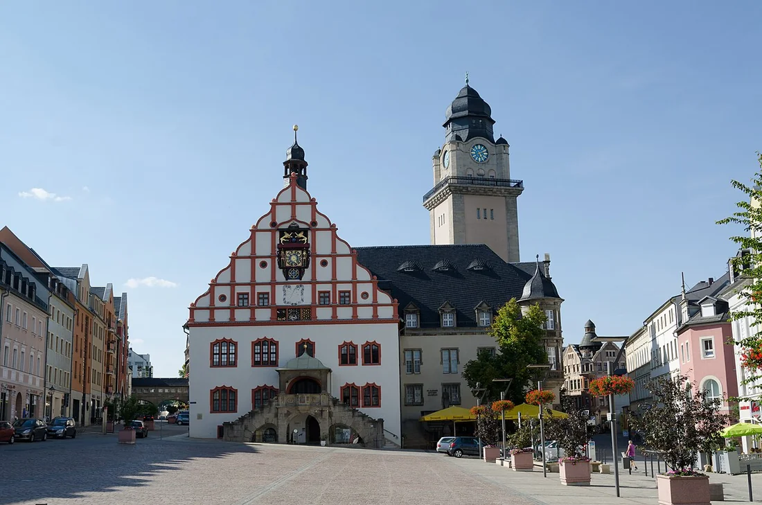 Altes und Neues Rathaus am Altmarkt in Plauen.