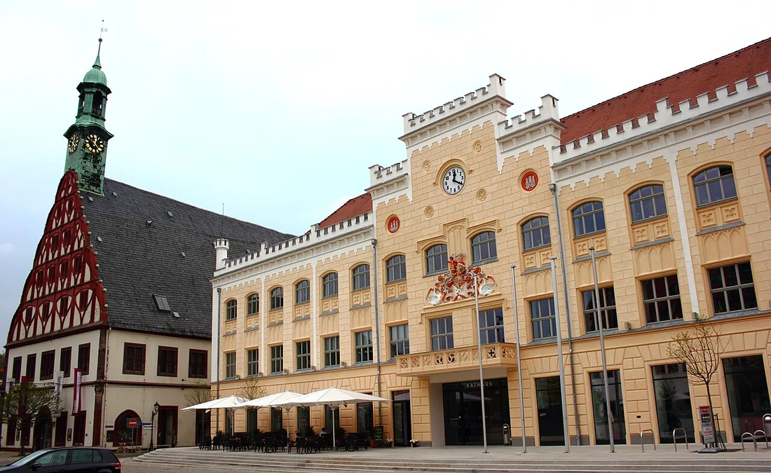 Rathaus und Theater am Hauptmarkt in Zwickau.